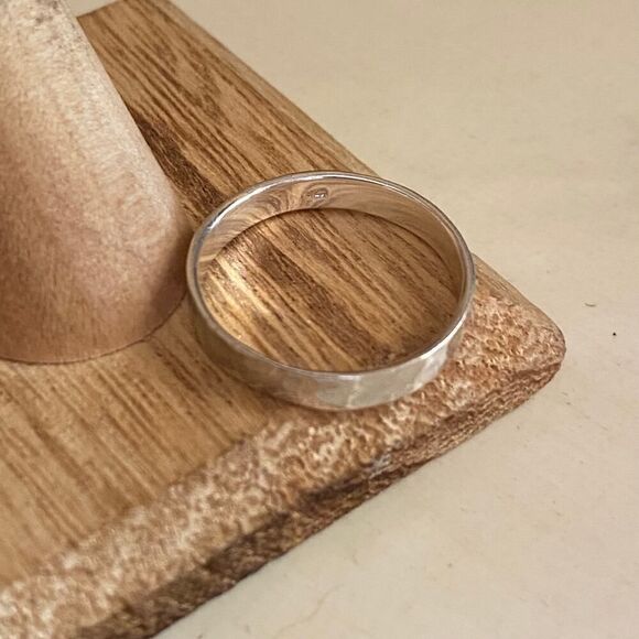 Sterling Silver Hammered 3mm Ring Sizes 6,8,9 - Picture 9 of 11